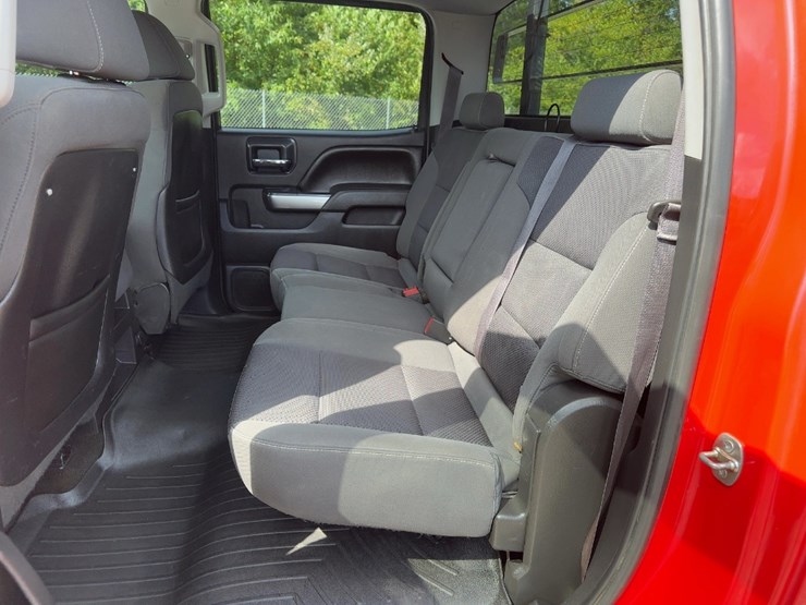 2015-chevrolet-silverado-2500hd-image-16