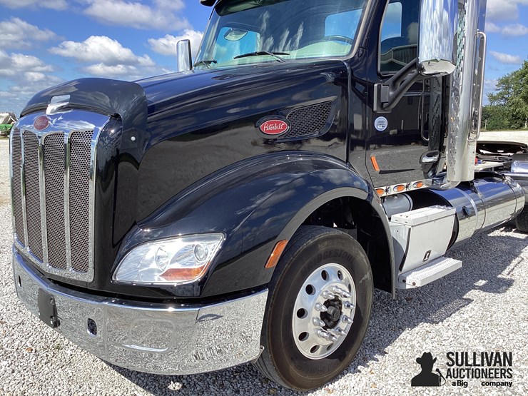 2019-peterbilt-579-image-9