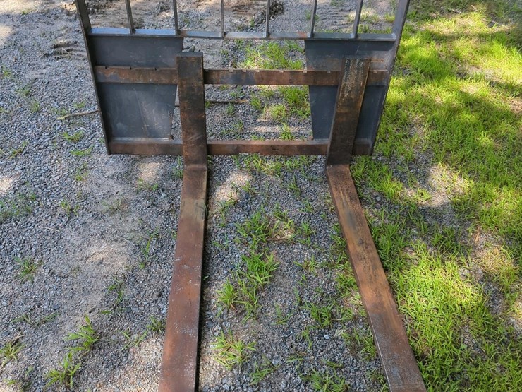 pallet-fork-skid-steer-attachment,-45"x45"-image-1