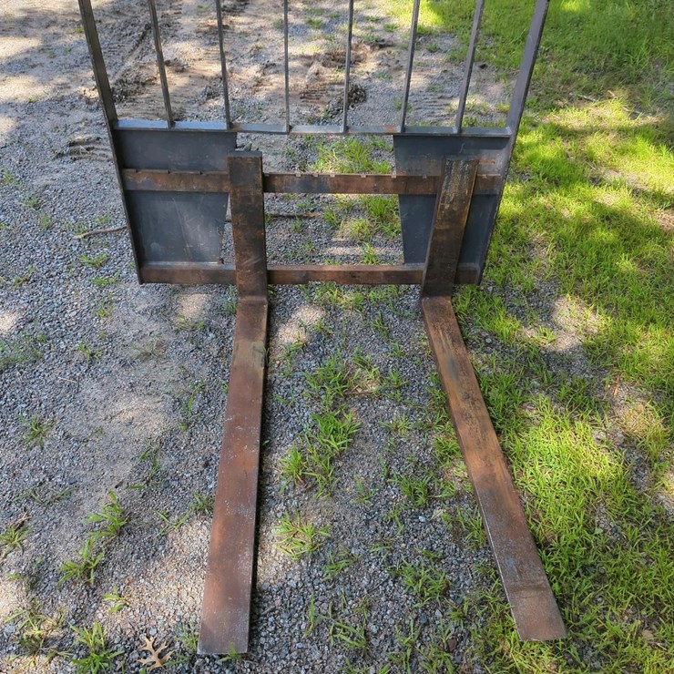 Pallet Fork Skid Steer Attachment, 45"x45"