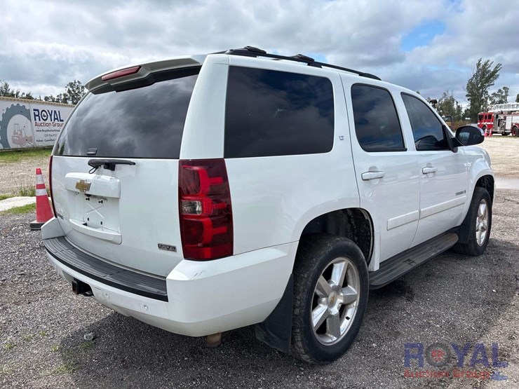 2010-chevrolet-tahoe-image-3