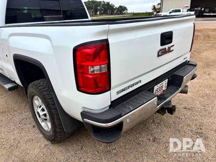 2017-gmc-sierra-2500hd-image-43