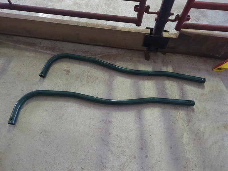 big-valley-livestock-squeeze-chute-&-scale,-model-60110-02,-metal,-nek-stender-headgate-image-12