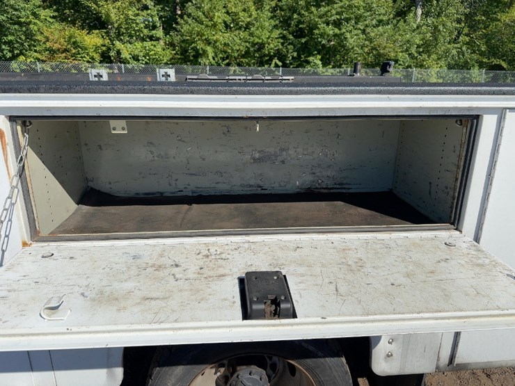 2019-ford-f550-xl-image-23