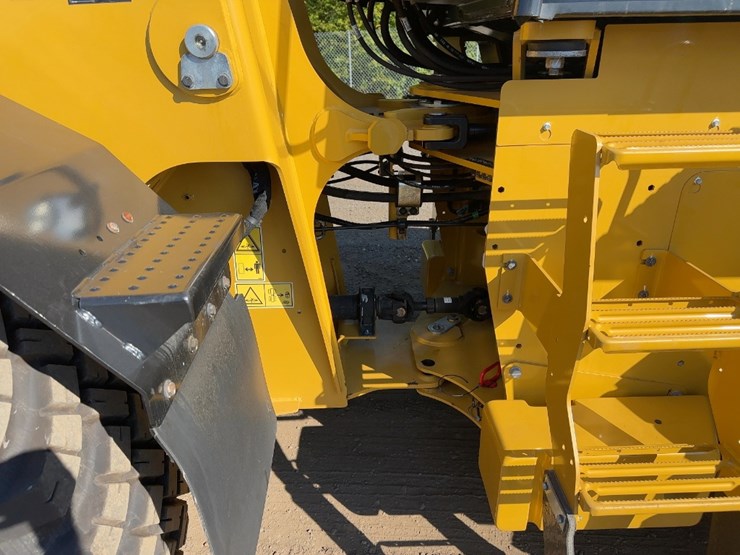 2022-caterpillar-910-image-17