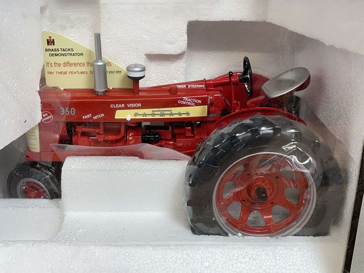 1/16-farmall-350-demonstrator-nib-sc-image-2