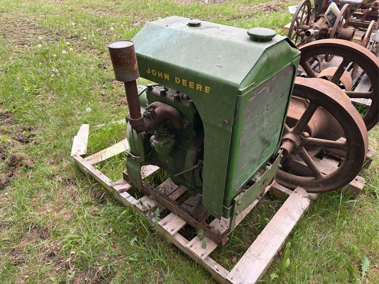 john-deere-luc-image-1