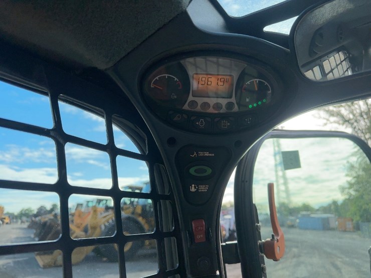 2022-bobcat-t770-image-23