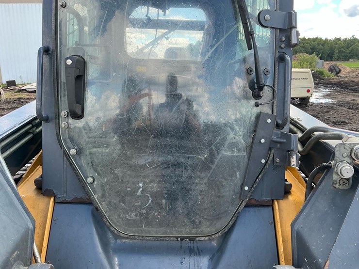 2014-deere-333e-image-48