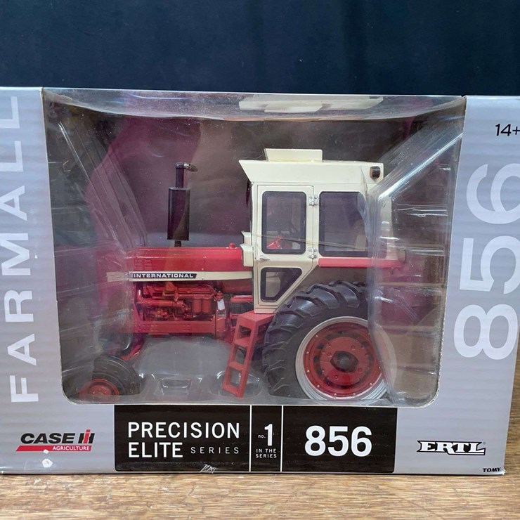 1/16 IH 856 Precision Elite NIB Ertl