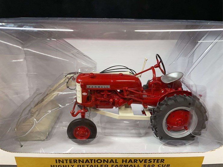 1/16-farmall-560-cub-w/loader-nib-sc-image-7
