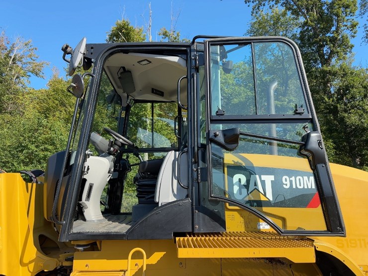 2020-caterpillar-910m-image-21