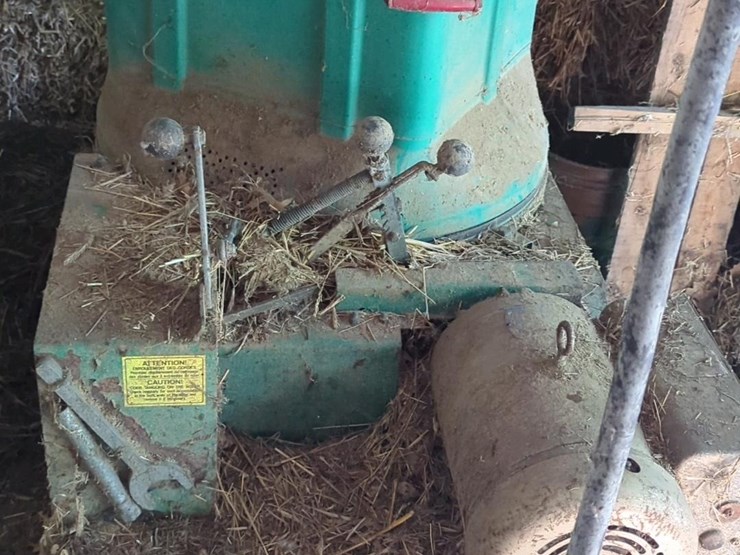 wic-electric-bedding-chopper
wic-jic-electric-bedding-/-silage-chopper/blower-with-hopper-and-blower-pipe-image-5