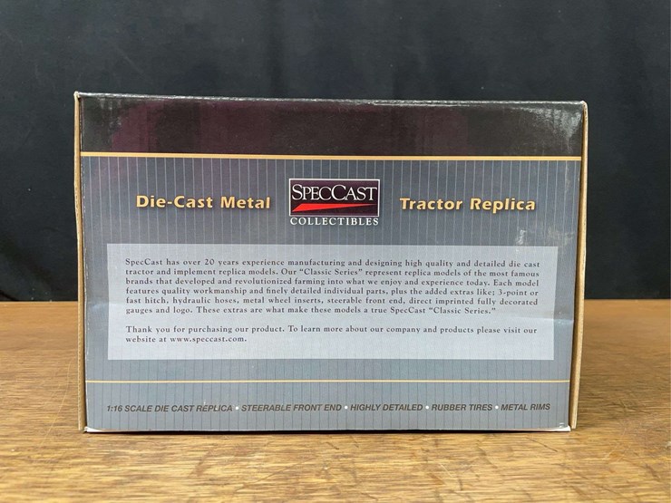 1/16-farmall-cub-w/disc-plow-2010-iowa-ffa-nib-sc-image-4