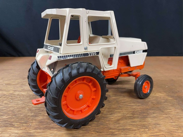 1/16-case-2390-collector-ertl-image-6