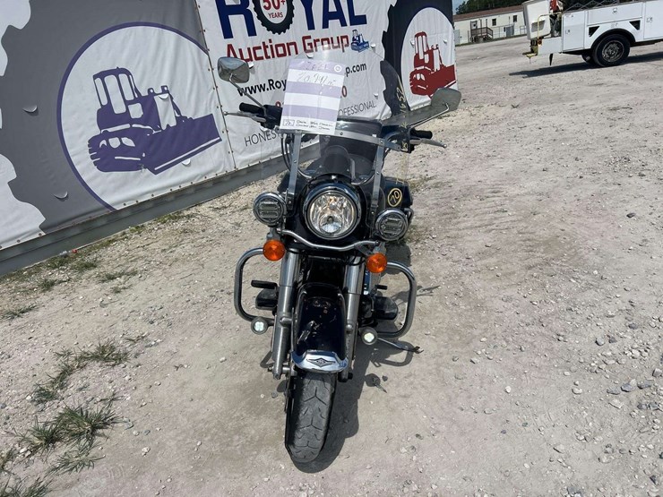 2021-harley-davidson-flhp-motorcycle-image-11