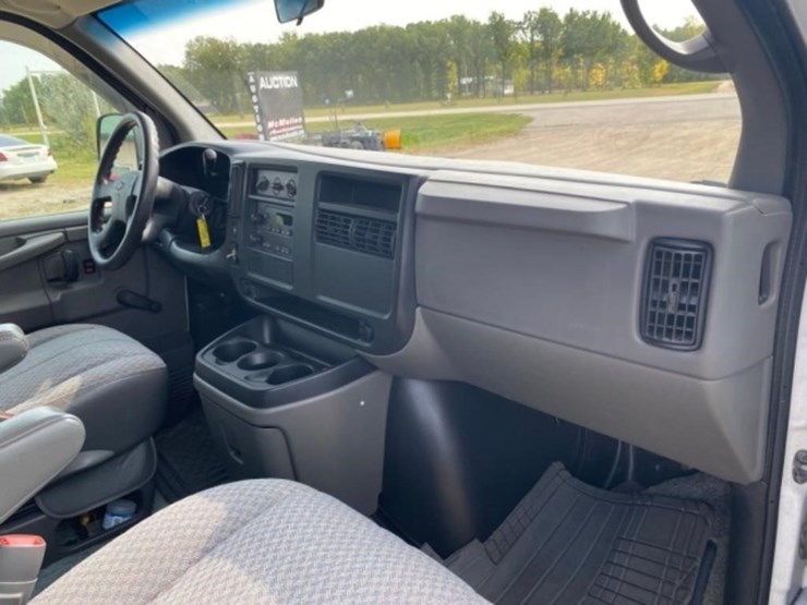 2004-chevy-express-van,-waldoch-crafts-edition,-image-47