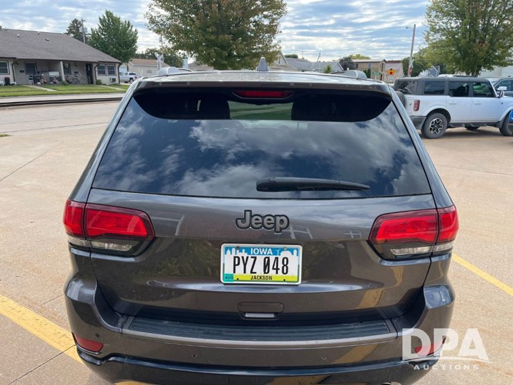 2016-jeep-grand-cherokee-image-30