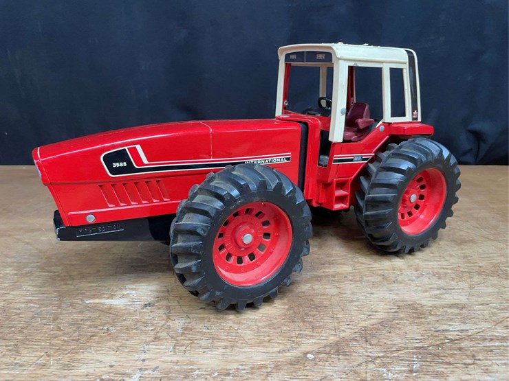 1/16-ih-3588-first-edition-ertl-image-3