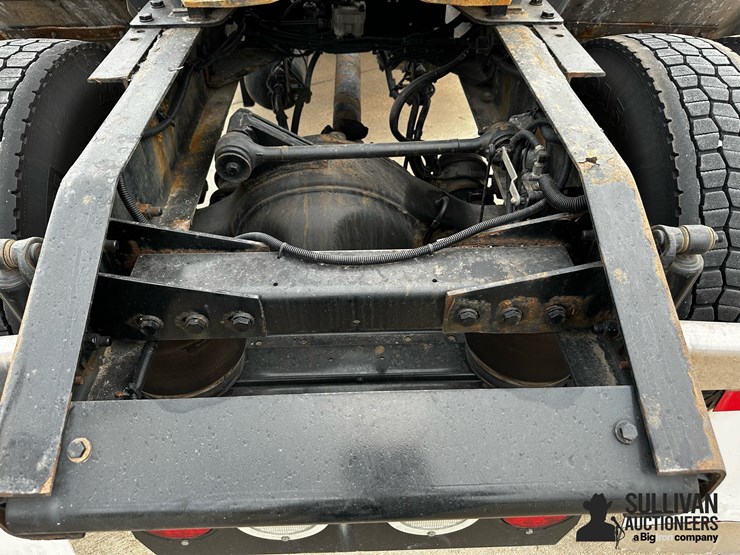 2015-kenworth-t440-image-17