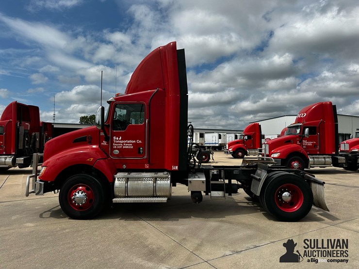 2015-kenworth-t440-image-8
