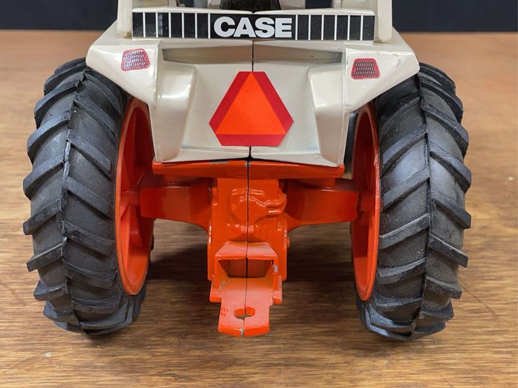 1/16-case-2390-collector-ertl-image-14