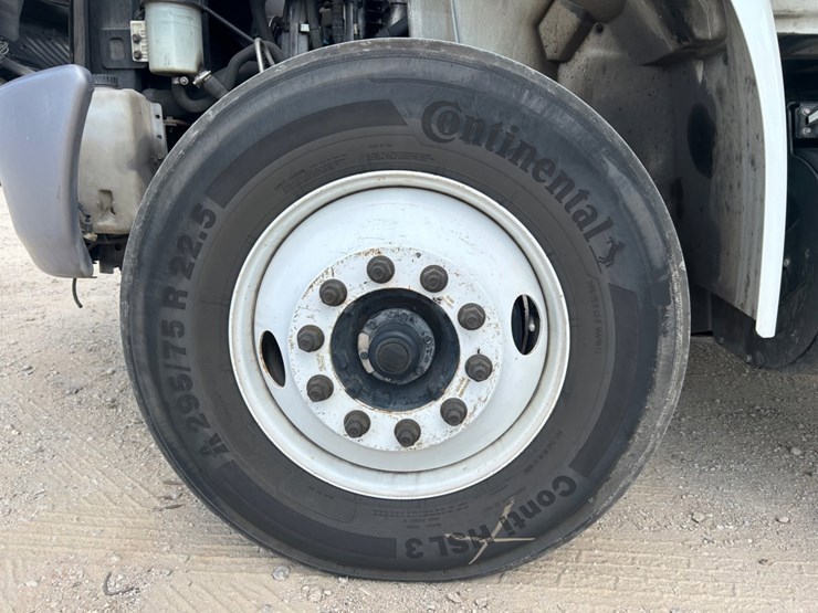 2017-international-durastar-4400-image-11