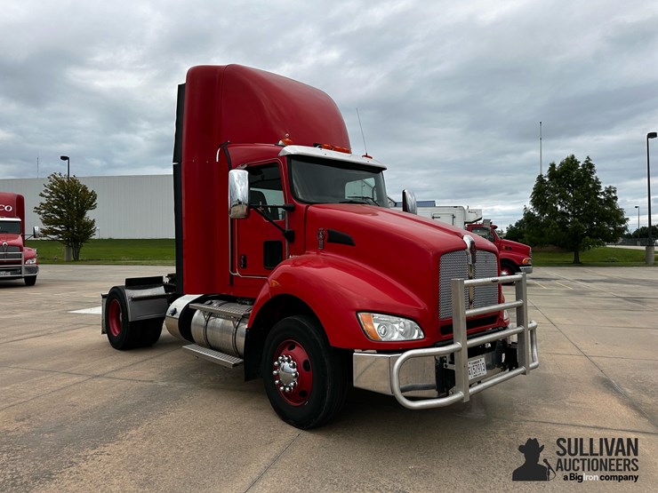 2016-kenworth-t440-image-3