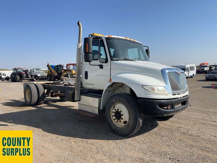 2016-international-durastar-4400-image-6