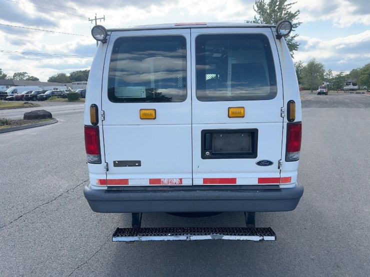 2007-ford-e250-image-4
