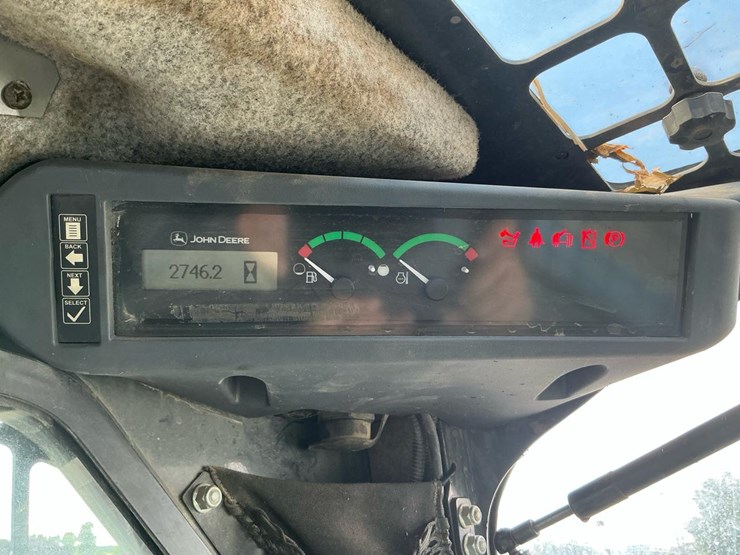 2014-deere-333e-image-44