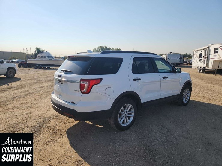 2017-ford-explorer-image-3