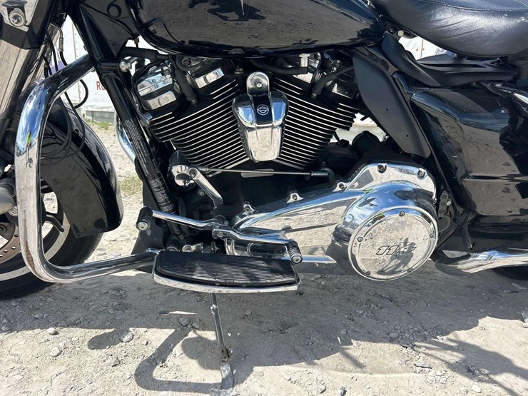 2021-harley-davidson-flhp-motorcycle-image-9