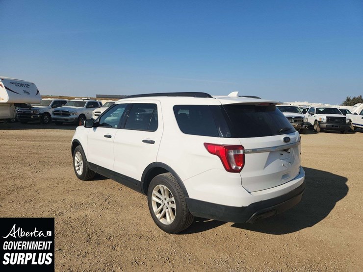 2017-ford-explorer-image-2