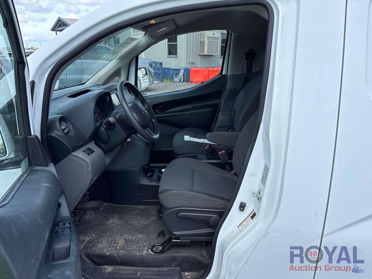 2017-nissan-nv200-image-11