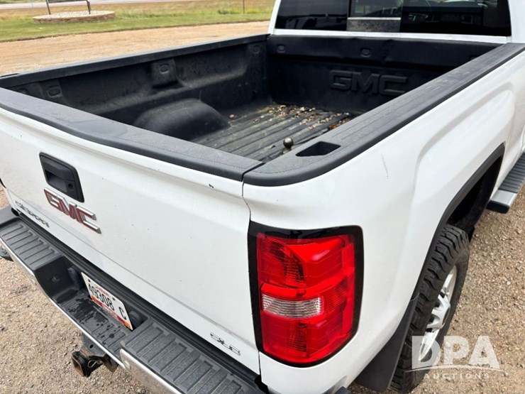 2017-gmc-sierra-2500hd-image-47