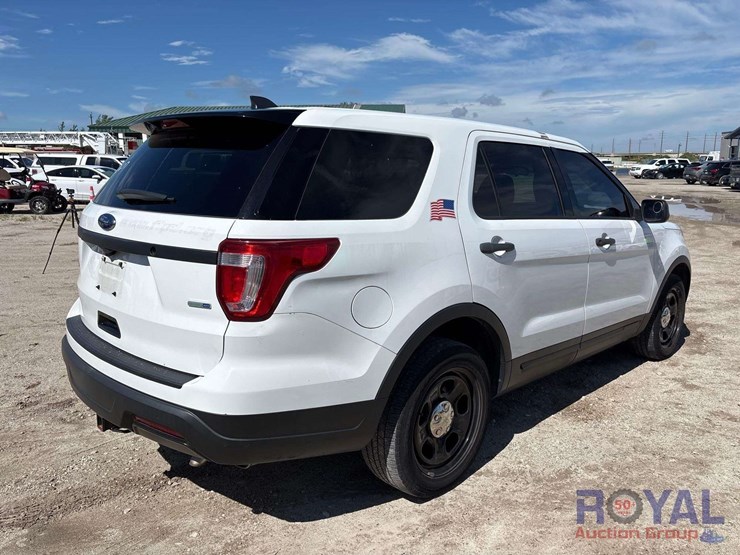 2018-ford-explorer-image-3