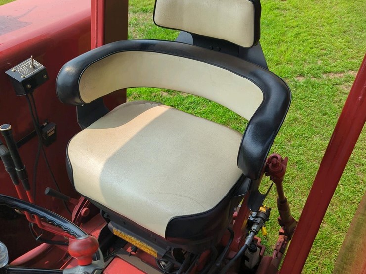 farmall-656-diesel-tractor,-serial-15411s,-65-hp-diesel-engine-image-12