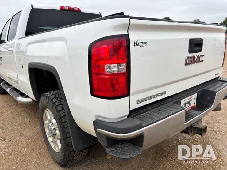2015-gmc-sierra-2500hd-image-36