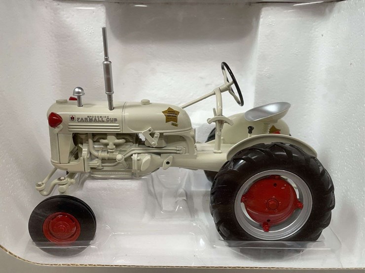 1/16-farmall-cub-demonstrator-2009-lafayette-nib-sc-image-7
