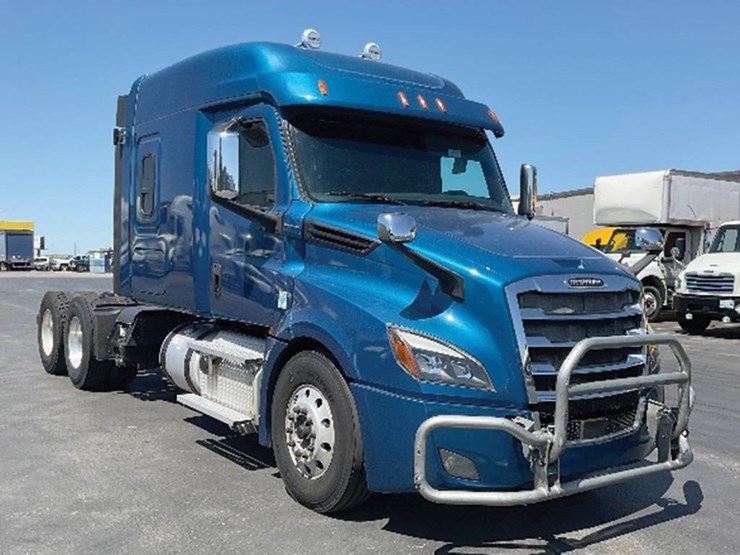 2020-freightliner-cascadia-126-image-1