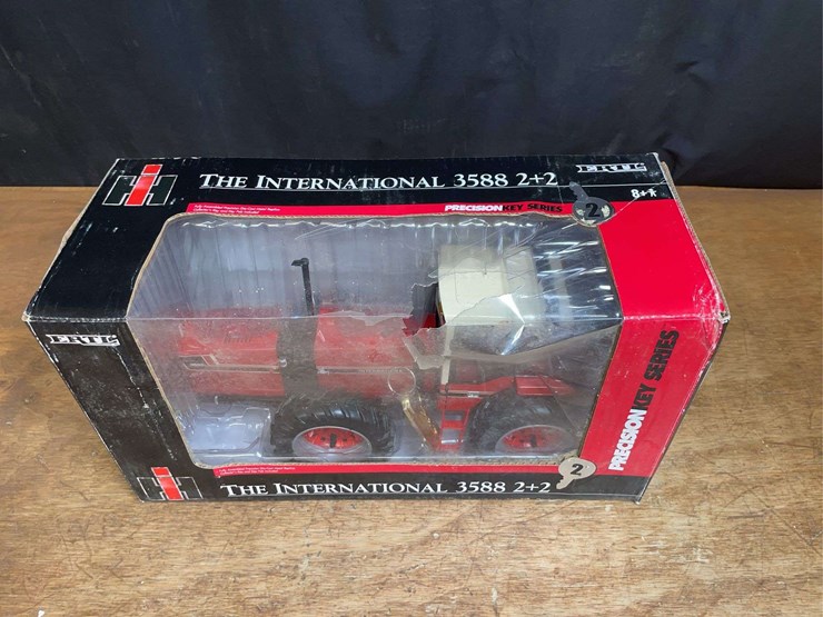 1/16-ih-3588-precision-key-nib-ertl-image-5