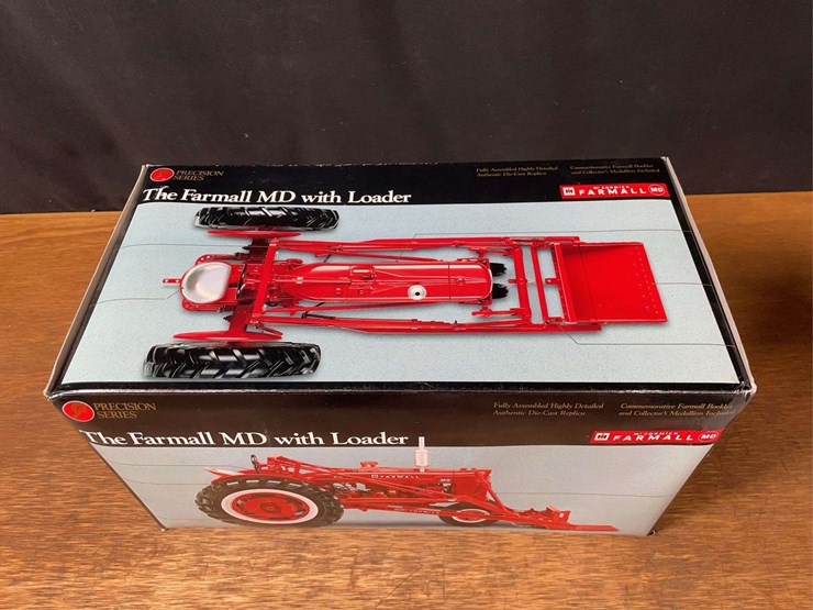 1/16-farmall-md-w/loader-precision-nib-ertl-image-21
