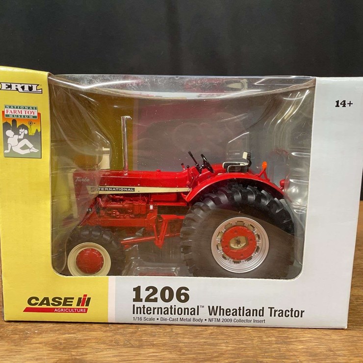 1/16 IH 1206 2009 NFTM NIB Ertl