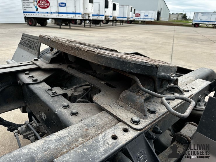 2010-kenworth-t800-image-19