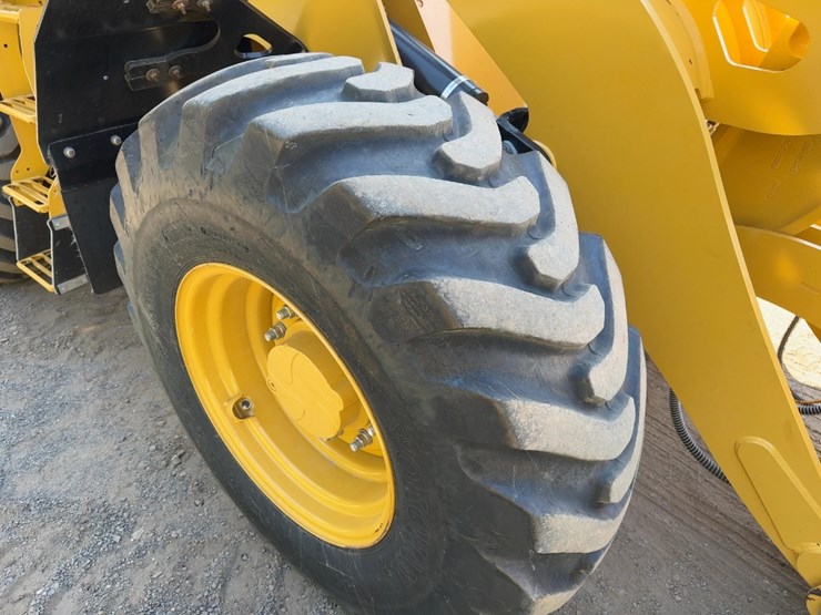2020-caterpillar-910m-image-13