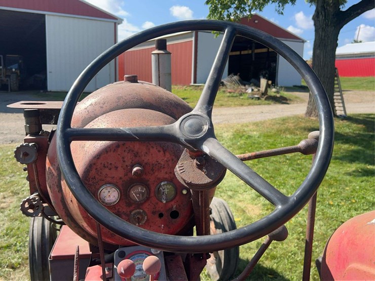 massey-ferguson-444-image-40