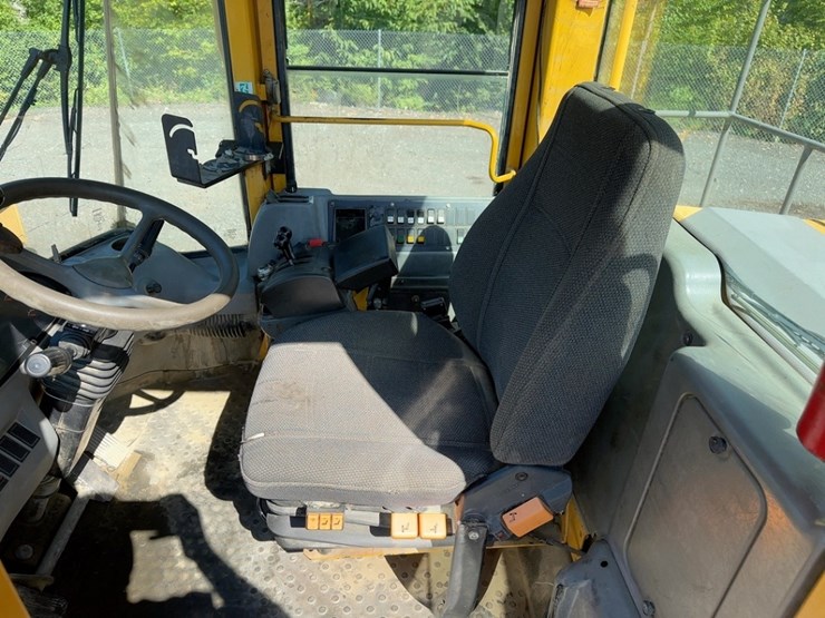 2005-volvo-l220e-image-23