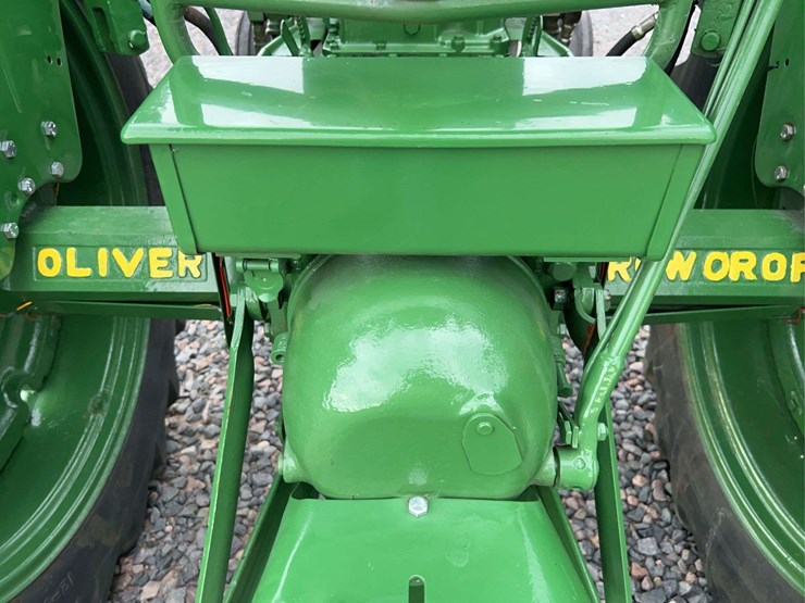 1955-oliver-super-77-image-40