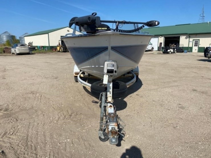 1993-spectrum-by-blue-fin-1956,-19ft.-6in.,4.3l-v6-image-2